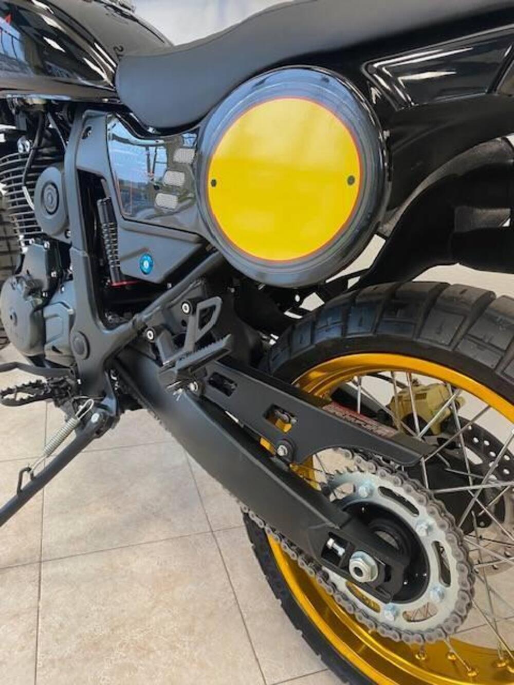 Swm Silver Vase 650 (2025 - 26) (16)