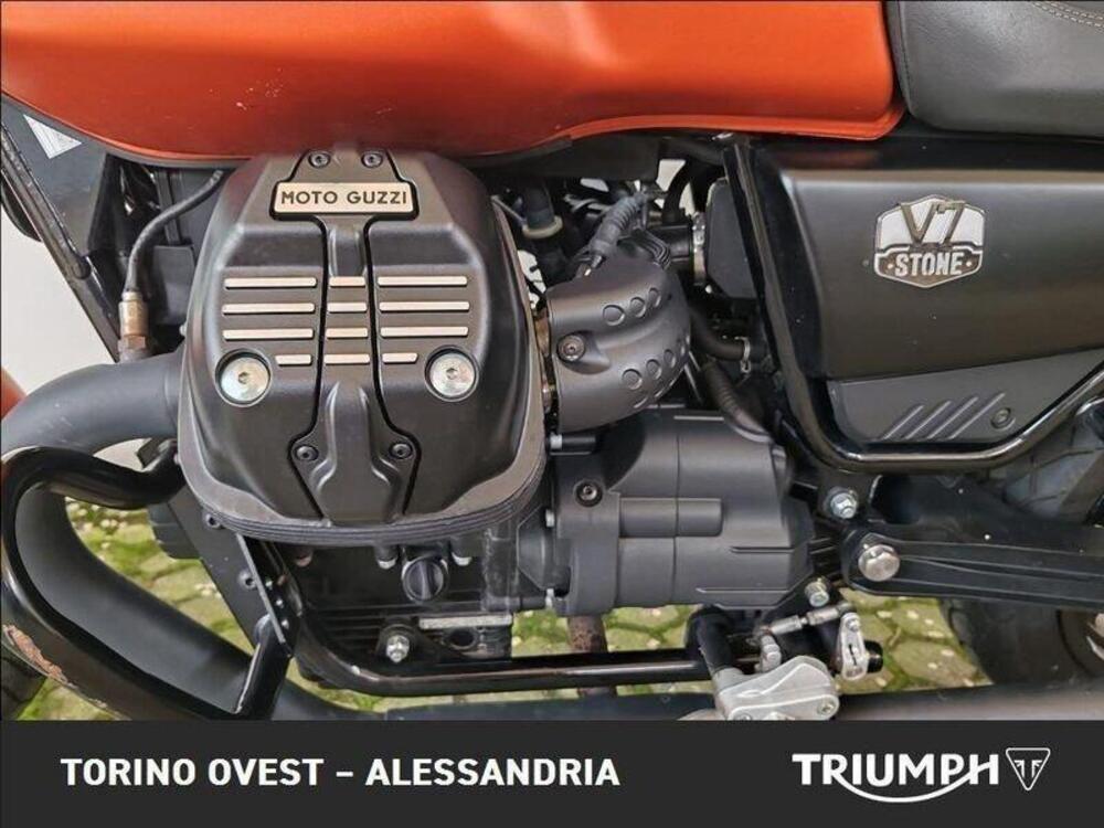 Moto Guzzi V7 Stone (2021 - 24) (5)