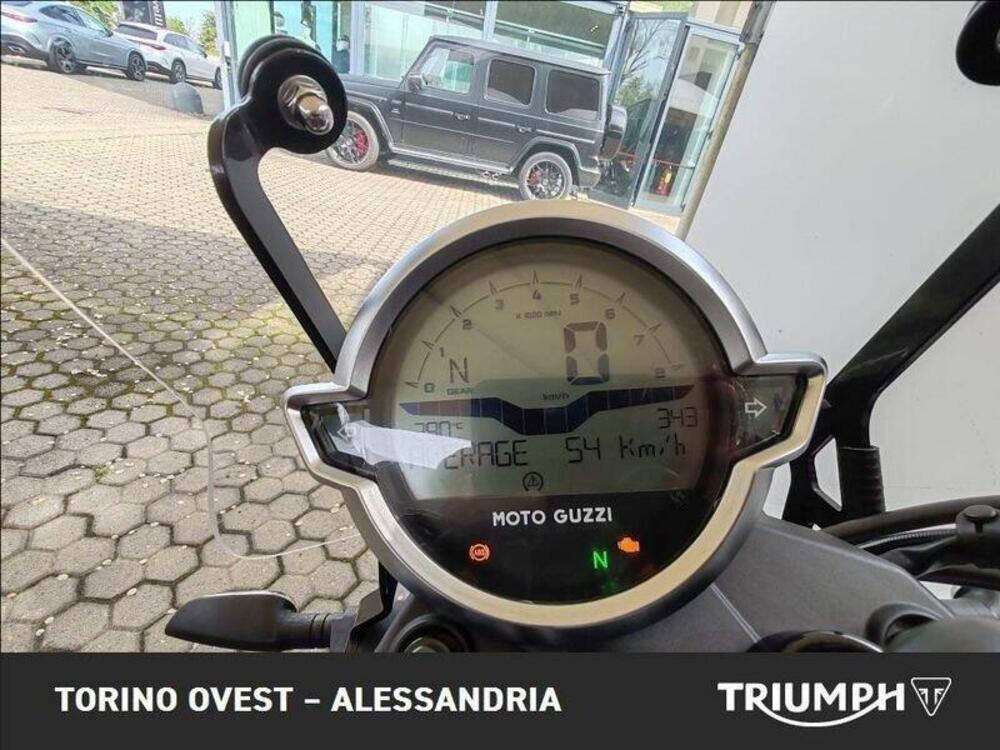 Moto Guzzi V7 Stone (2021 - 24) (4)