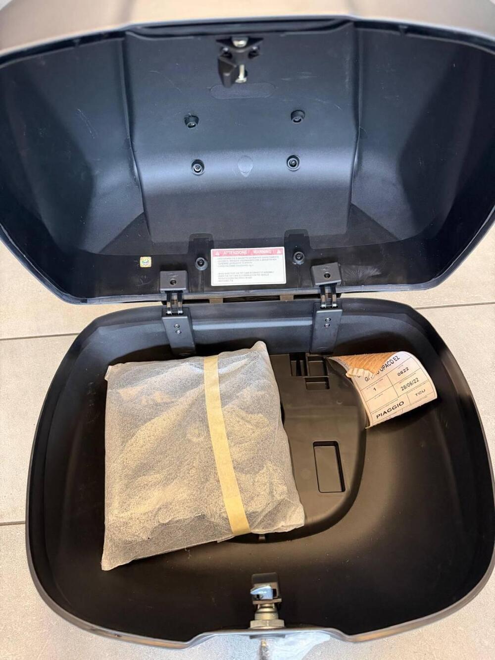 BAULETTO PIAGGIO ANTRACITE PER MP3 530 (3)