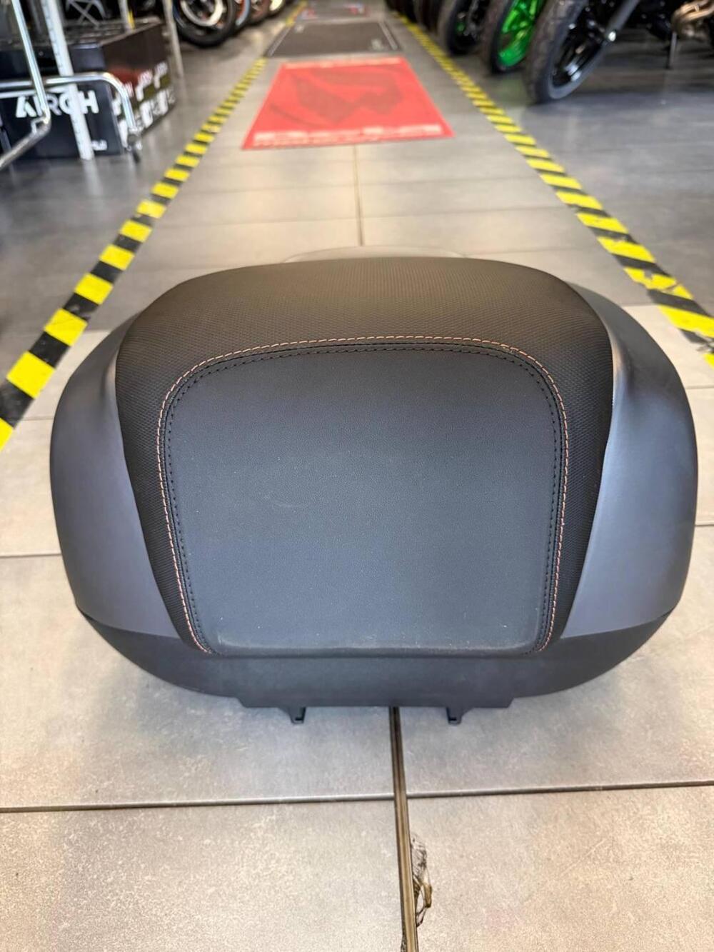 BAULETTO PIAGGIO ANTRACITE PER MP3 530 (2)