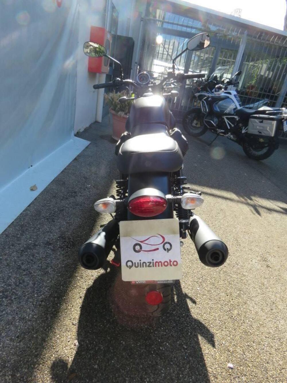 Moto Guzzi V7 III Stone Night Pack (2019 - 20) (4)