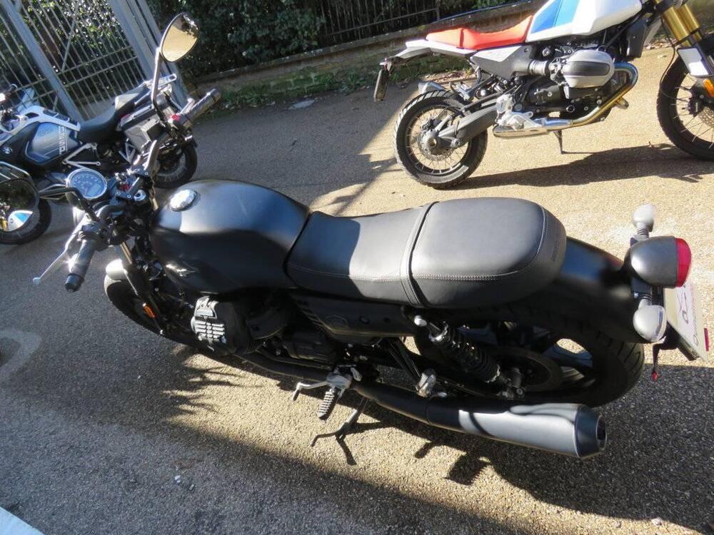 Moto Guzzi V7 III Stone Night Pack (2019 - 20) (5)