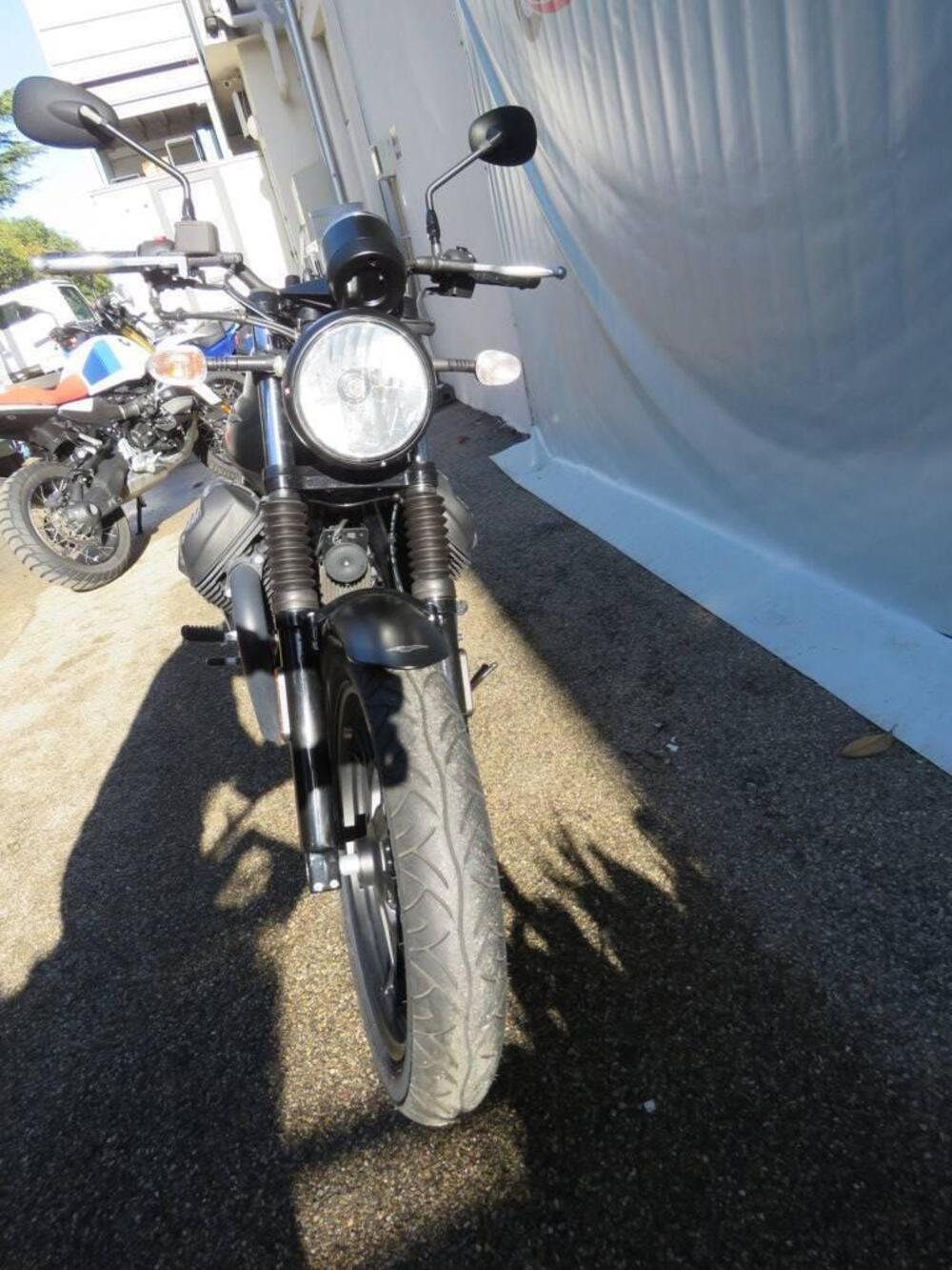 Moto Guzzi V7 III Stone Night Pack (2019 - 20) (7)