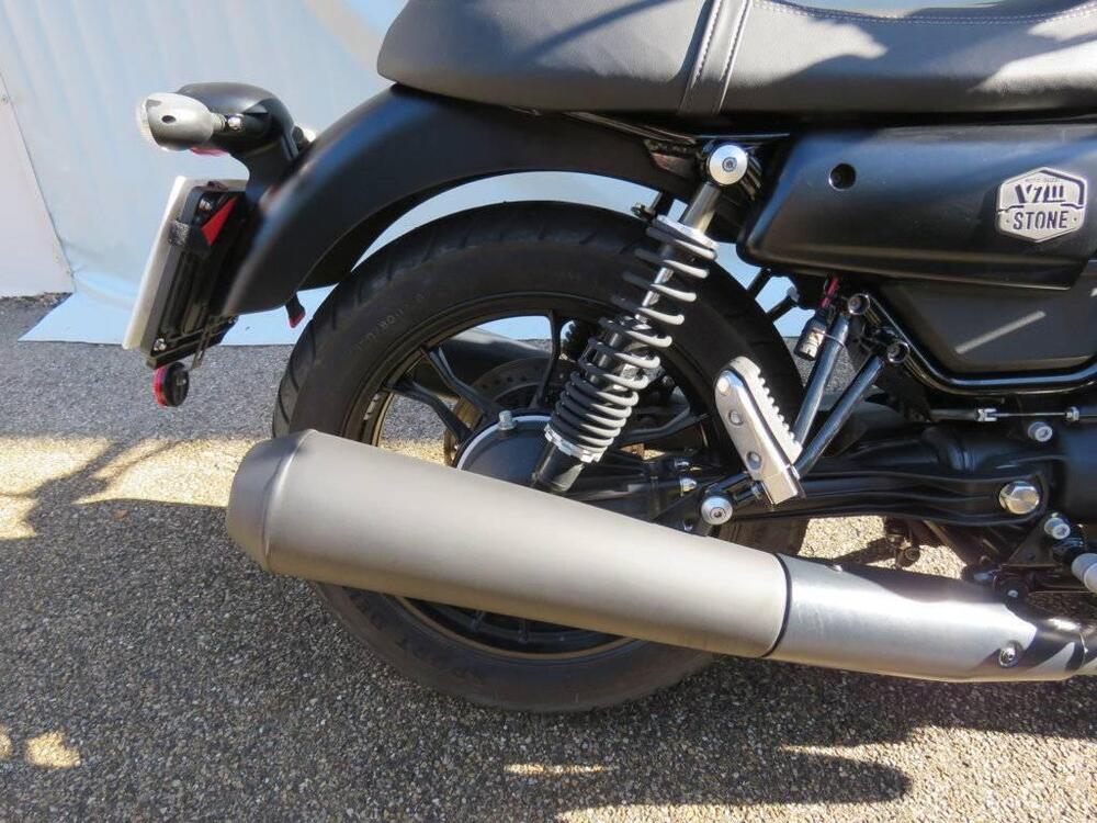 Moto Guzzi V7 III Stone Night Pack (2019 - 20) (11)