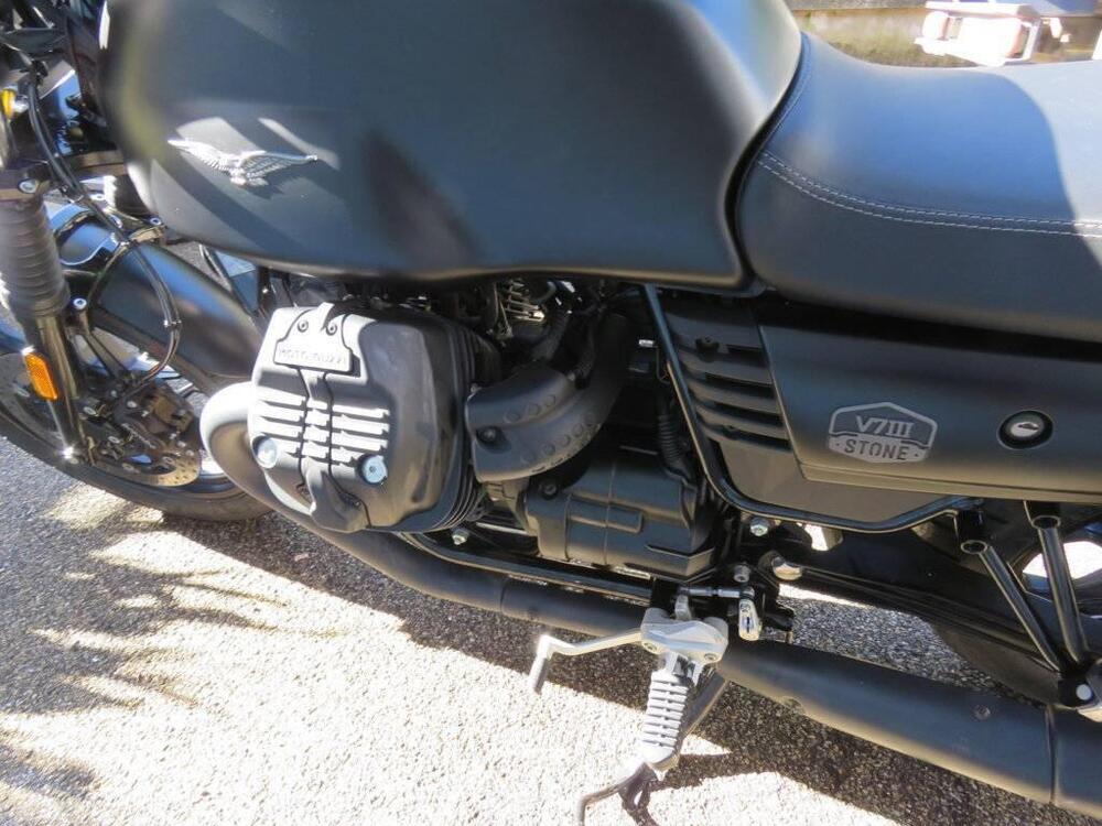 Moto Guzzi V7 III Stone Night Pack (2019 - 20) (13)