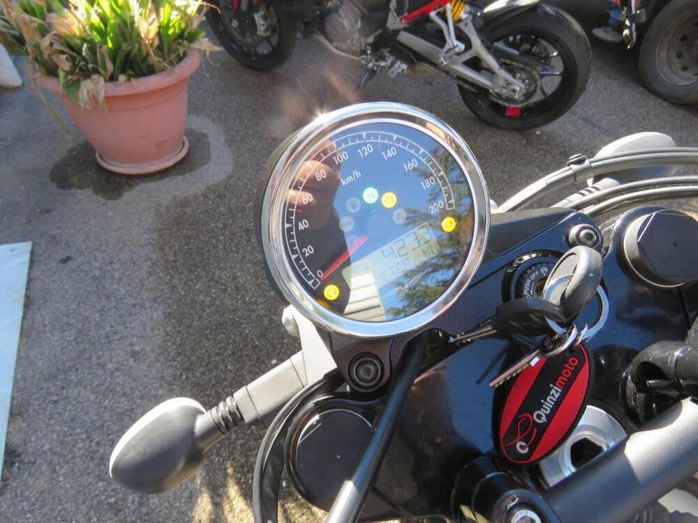 Moto Guzzi V7 III Stone Night Pack (2019 - 20) (15)