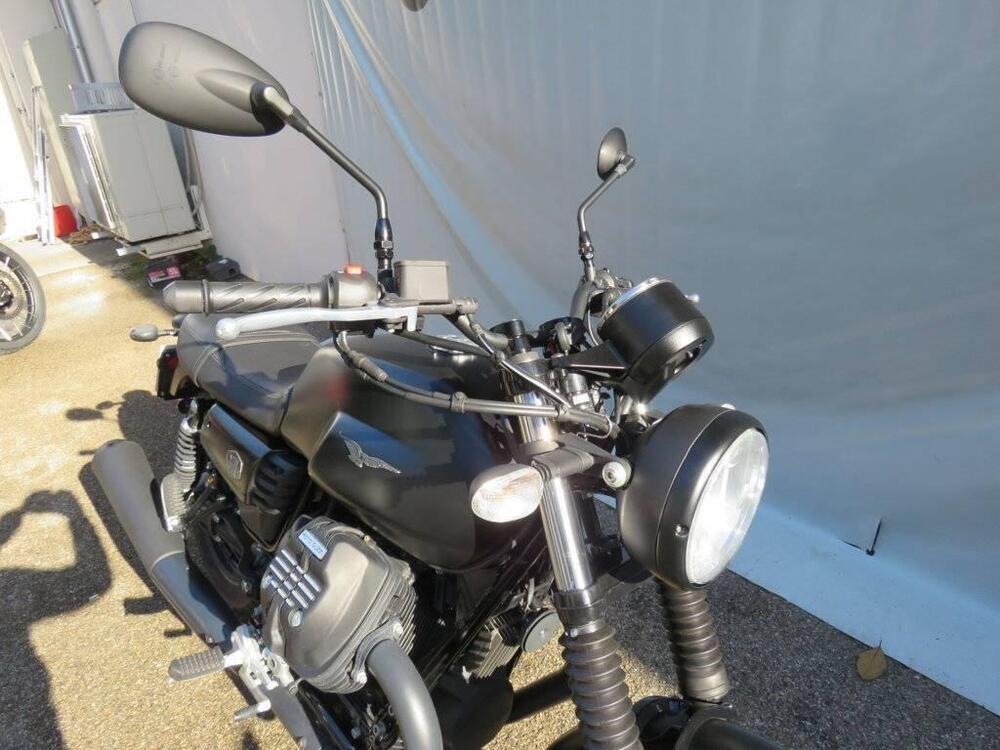 Moto Guzzi V7 III Stone Night Pack (2019 - 20) (16)
