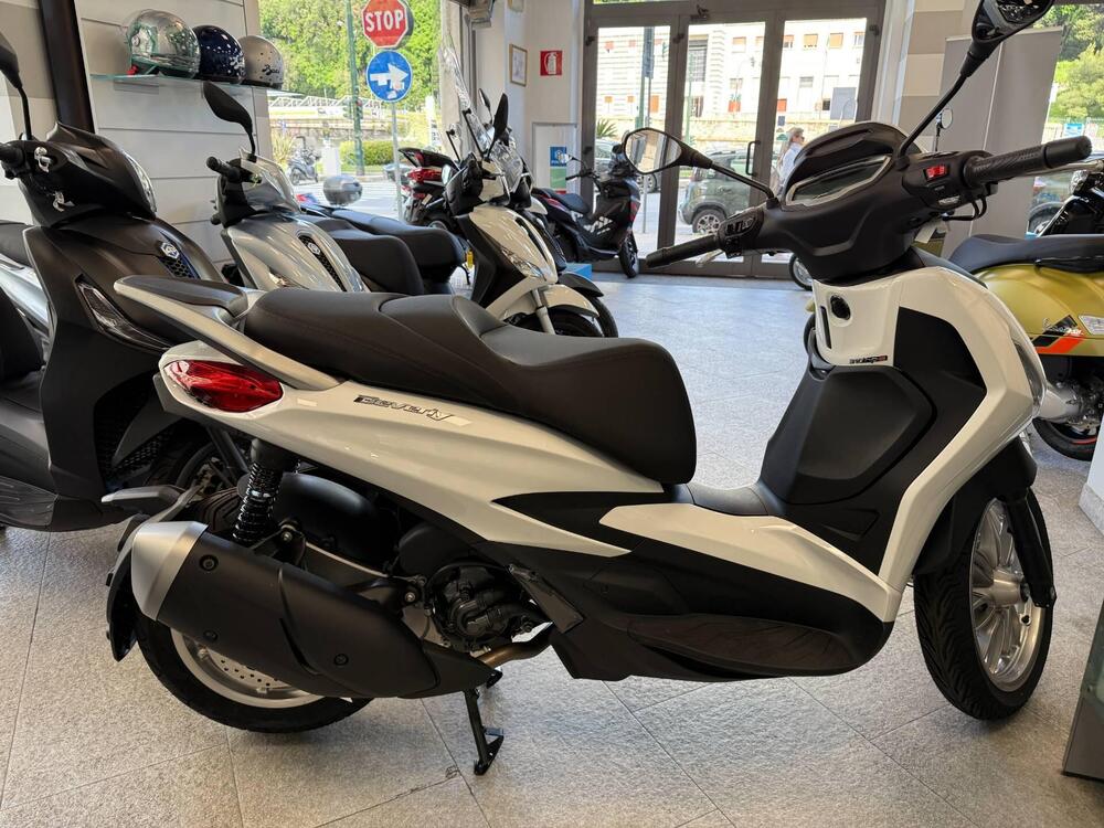 Piaggio Beverly 310 (2025 - 26) (2)