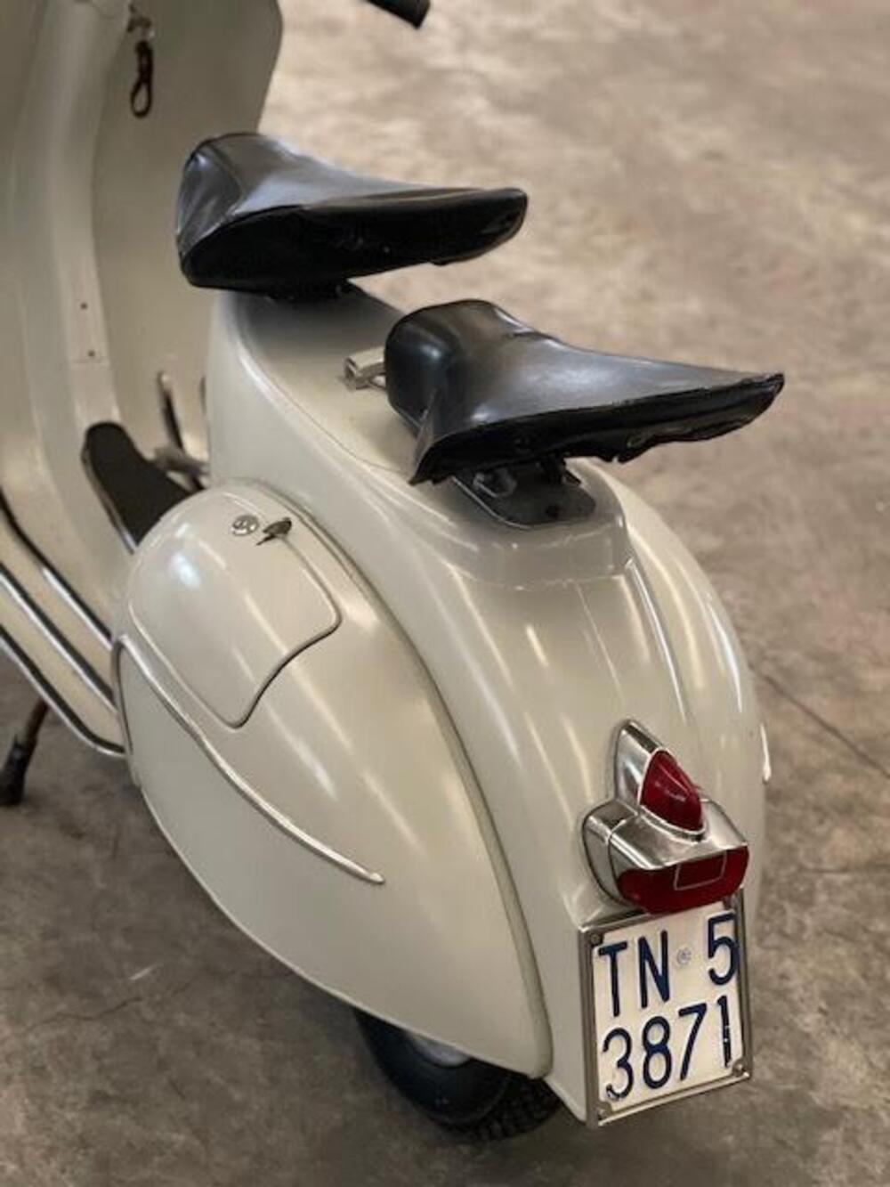 Piaggio Vespa 125 VNB5T (13)