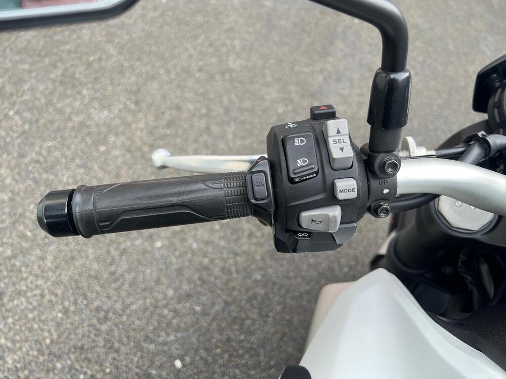 Honda CB 1000 R (2021 - 25) (9)