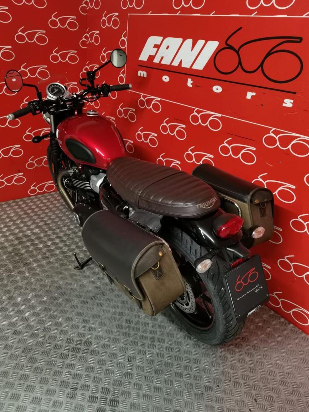 Triumph Street Twin 900 (2017 - 18) (4)