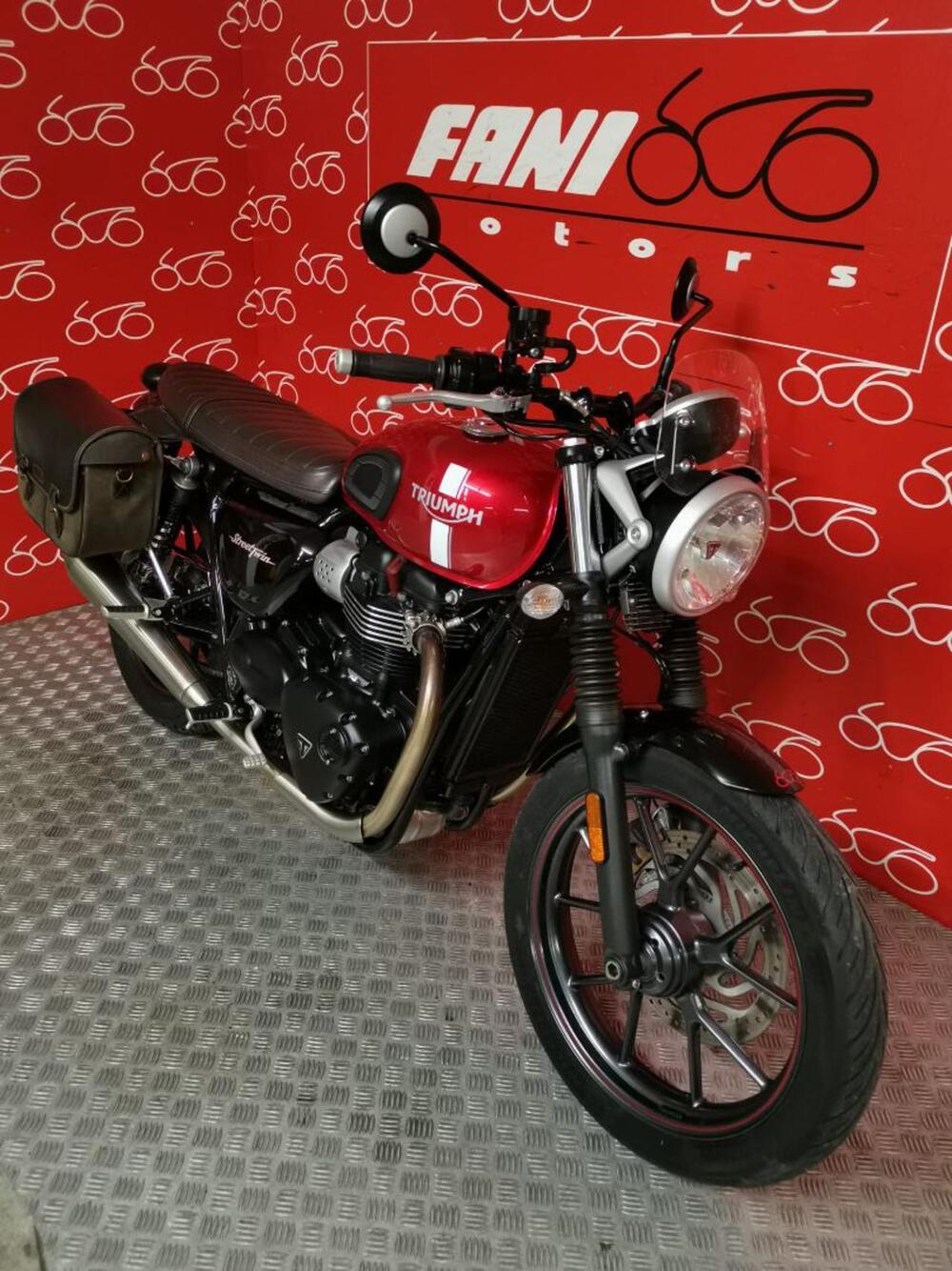 Triumph Street Twin 900 (2017 - 18) (2)
