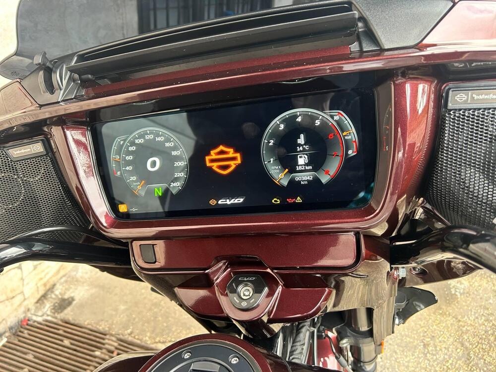 Harley-Davidson CVO Street Glide (2024) (10)