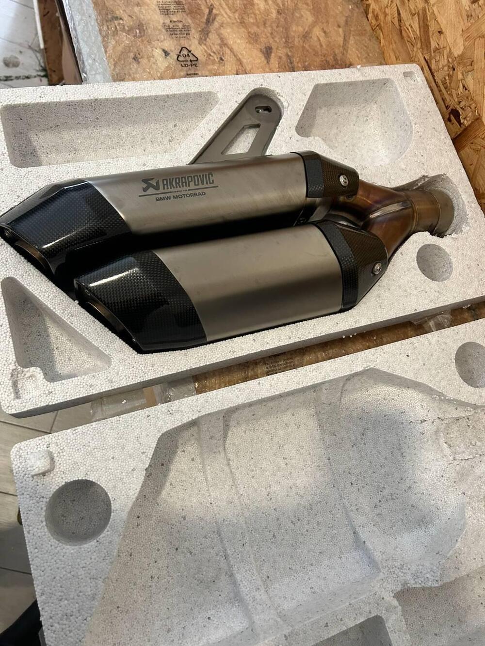 BMW R 1300 GS SCARICO AKRAPOVIC (2)