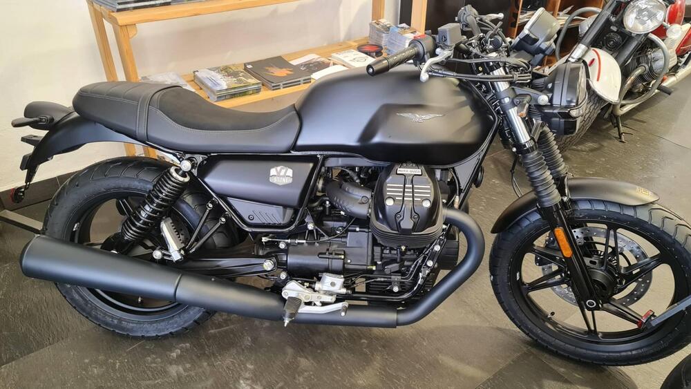Moto Guzzi V7 Stone (2025 - 26) (2)