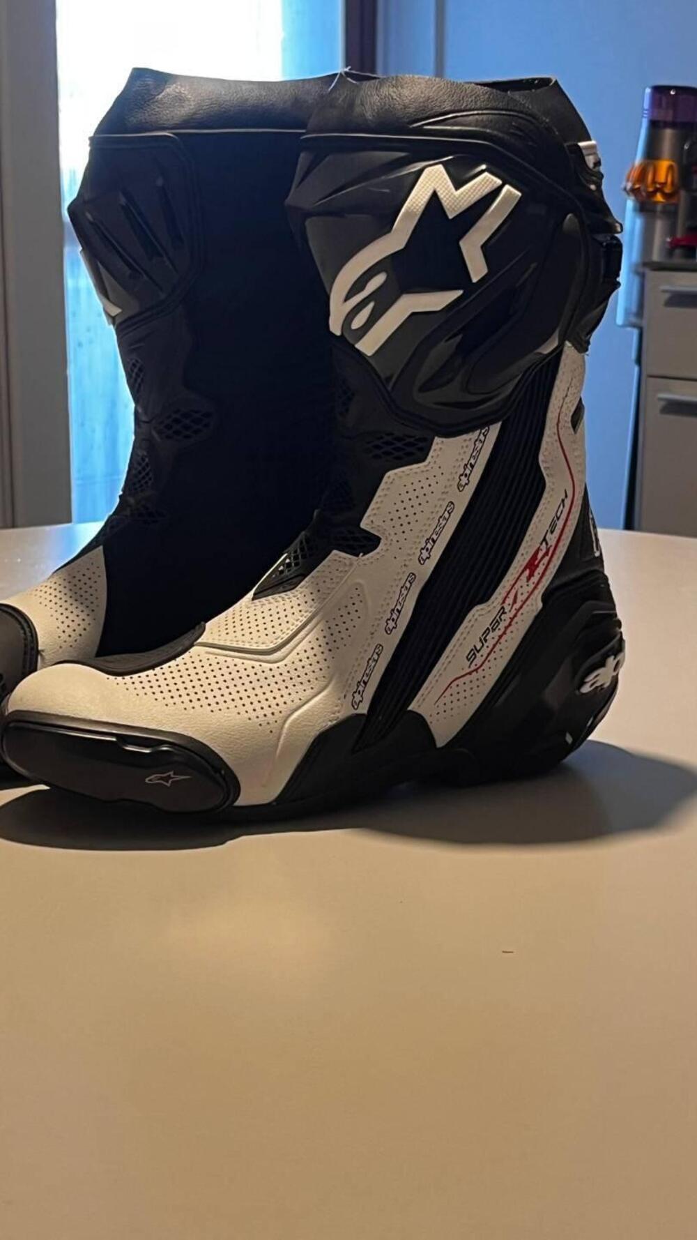 alpinestars supertech r vented size 41 (2)