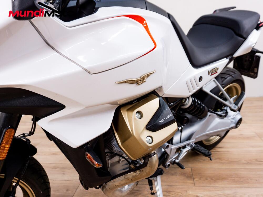 Moto Guzzi V100 Mandello (2022 - 24) (9)