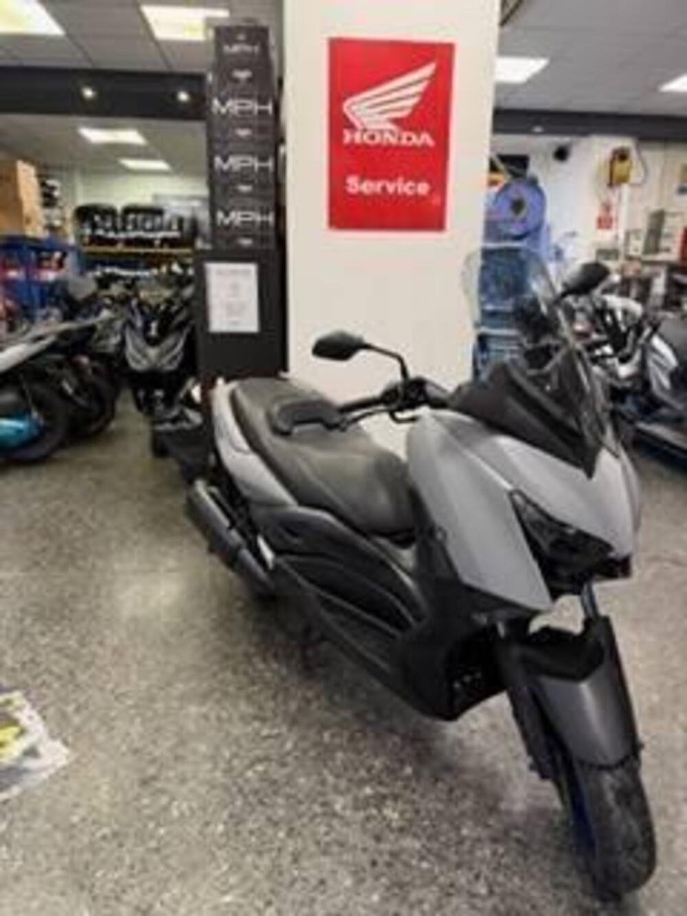 Yamaha X-Max 300 (2021 - 24) (3)