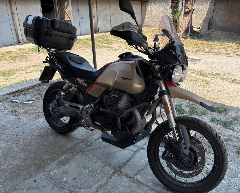 Moto Guzzi V85 TT Travel (2020) (2)