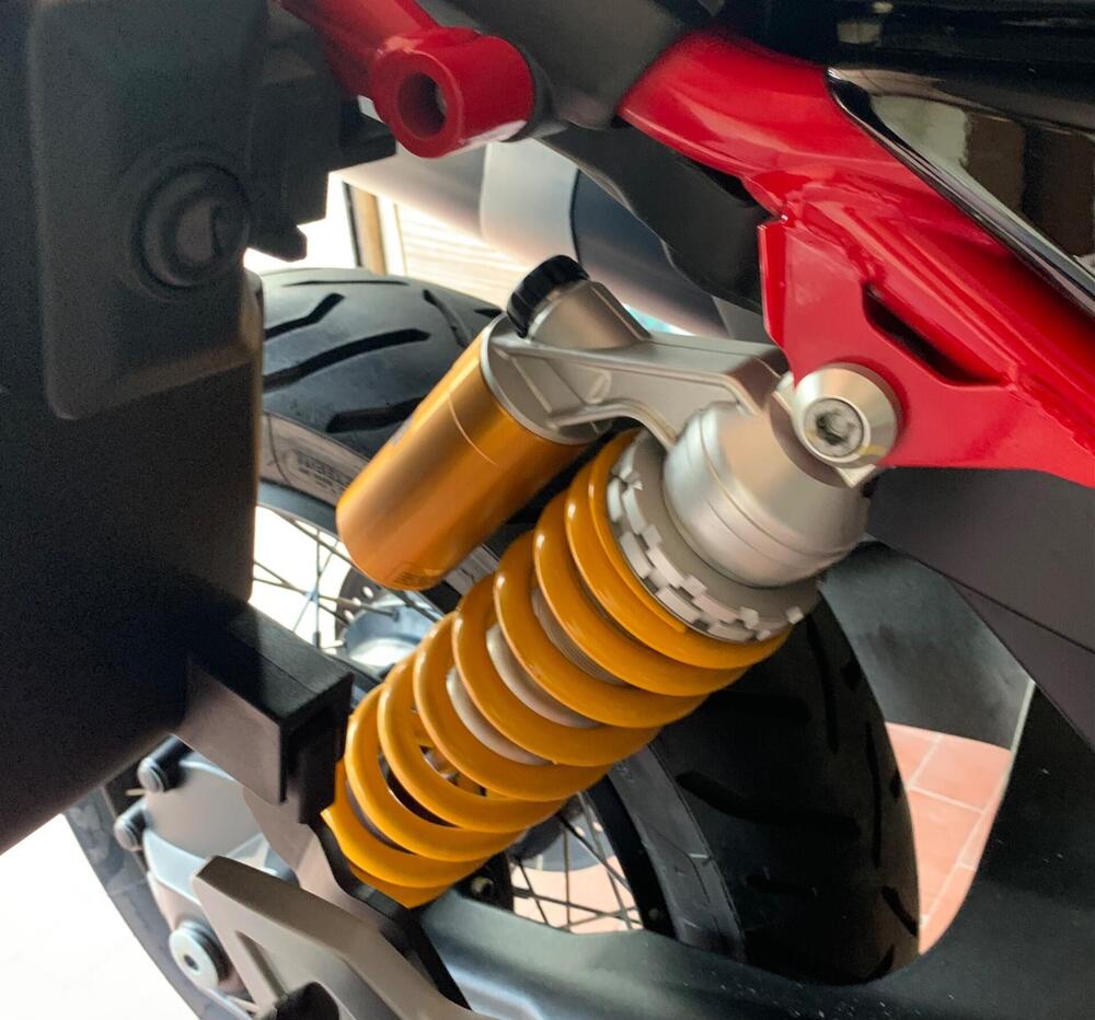 Moto Guzzi V85 TT Evocative Graphics (2021 - 23) (7)