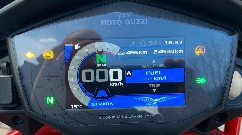 Moto Guzzi V85 TT Evocative Graphics (2021 - 23) (5)