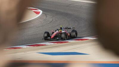 F1 2026. &ldquo;Pensavo fosse rotta, &egrave; super innovativa: potrebbero aver fatto centro&rdquo;. L&rsquo;ala posteriore Ferrari sorprende il paddock in Bahrain