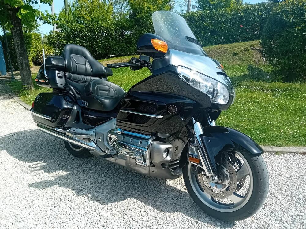 Honda GL 1800 Gold Wing (2006) (2)