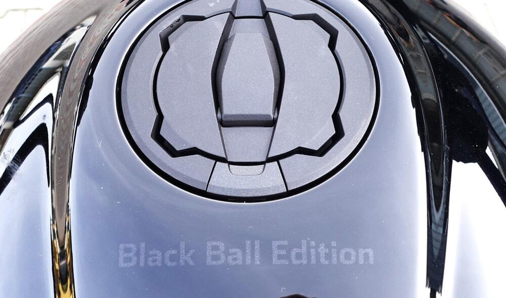 Kawasaki Z 900 RS Black Ball Edition (2026) (5)