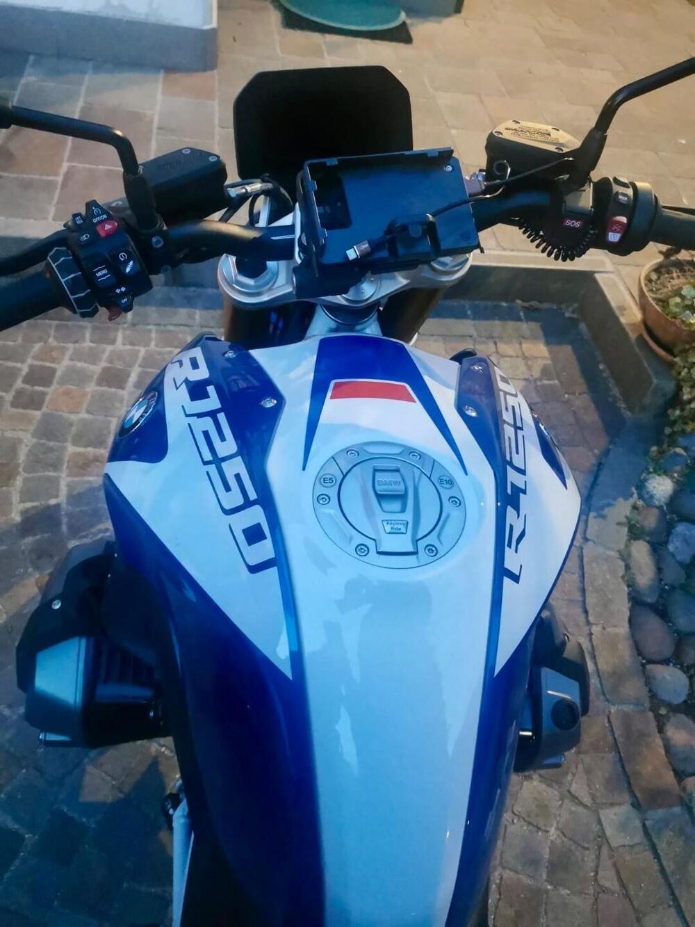 Bmw R 1250 R (2021 - 25) (5)