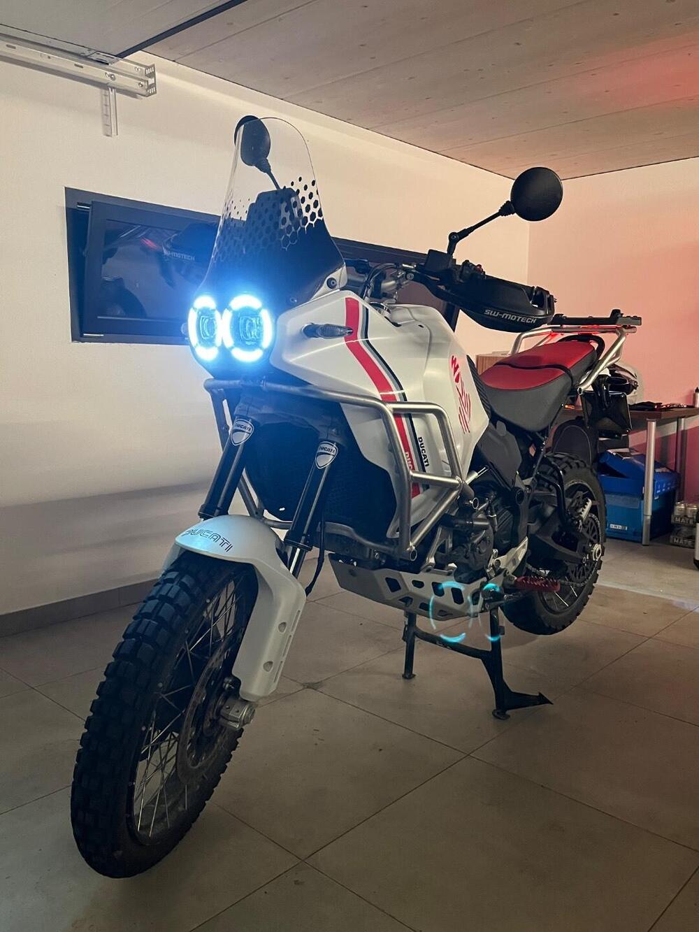 Ducati DesertX (2022 - 25) (2)