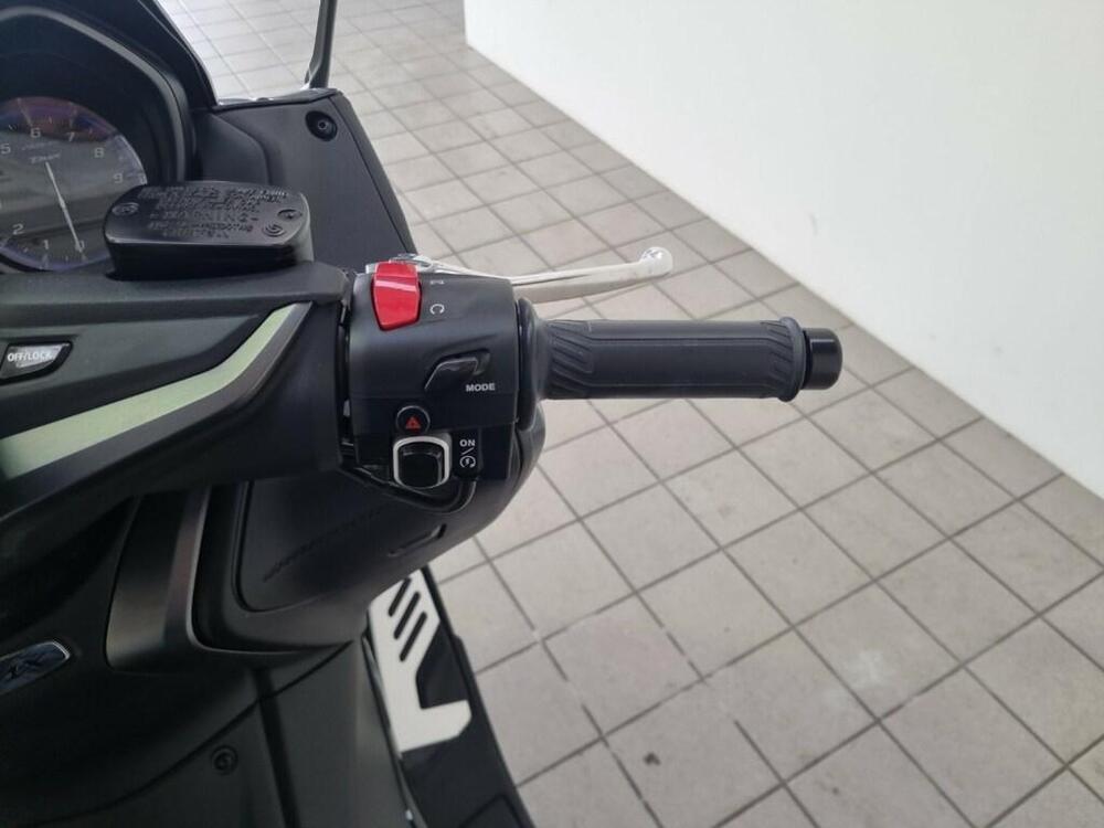 Yamaha T-Max 560 Tech Max (2021) (10)