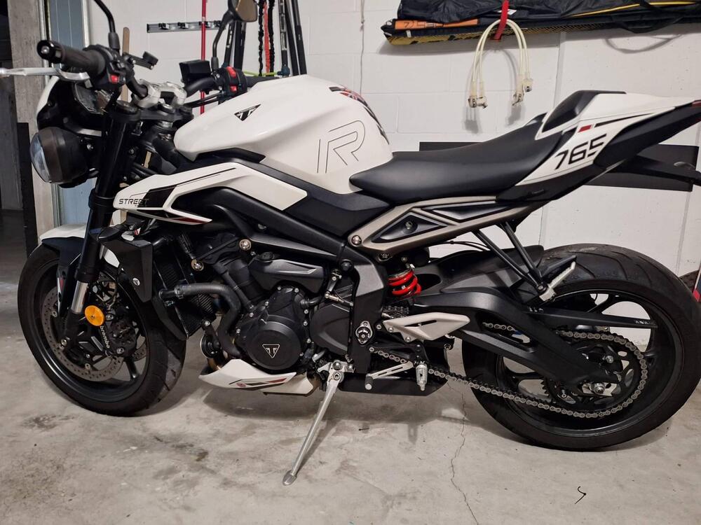 Triumph Street Triple 765 R (2023 - 26) (2)