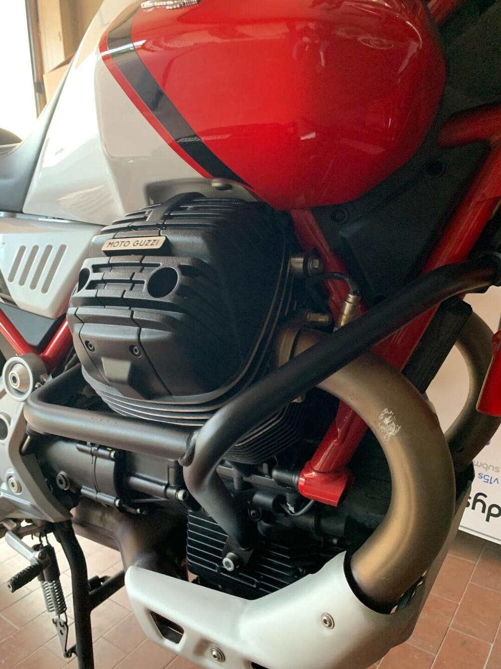 Moto Guzzi V85 TT Evocative Graphics (2021 - 23) (8)