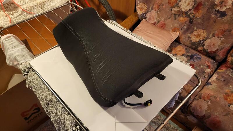 Sella confort riscaldata per Moto Guzzi Stelvio 20 (2)