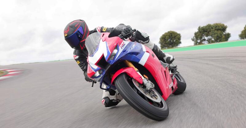 Comprano la moto con lo scopo di fregare l&rsquo;assicurazione, ma finisce male