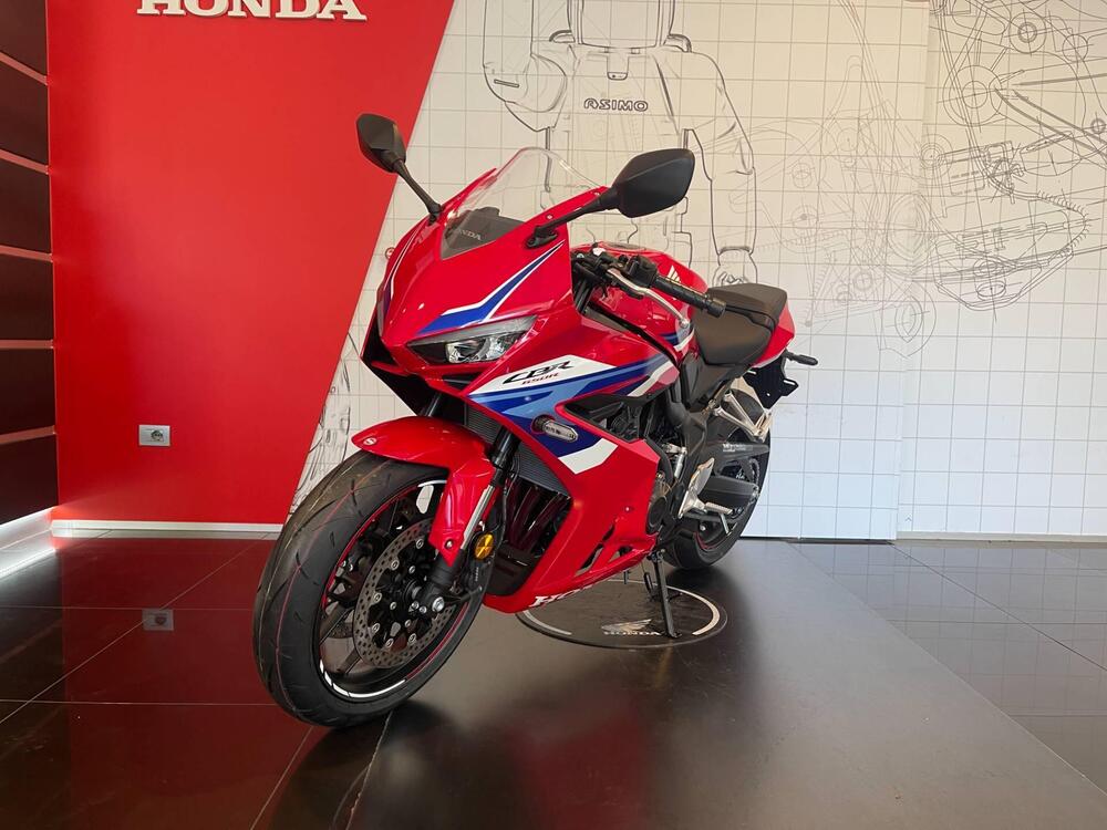 Honda CBR 650 R E-Clutch (2024 - 26) (4)