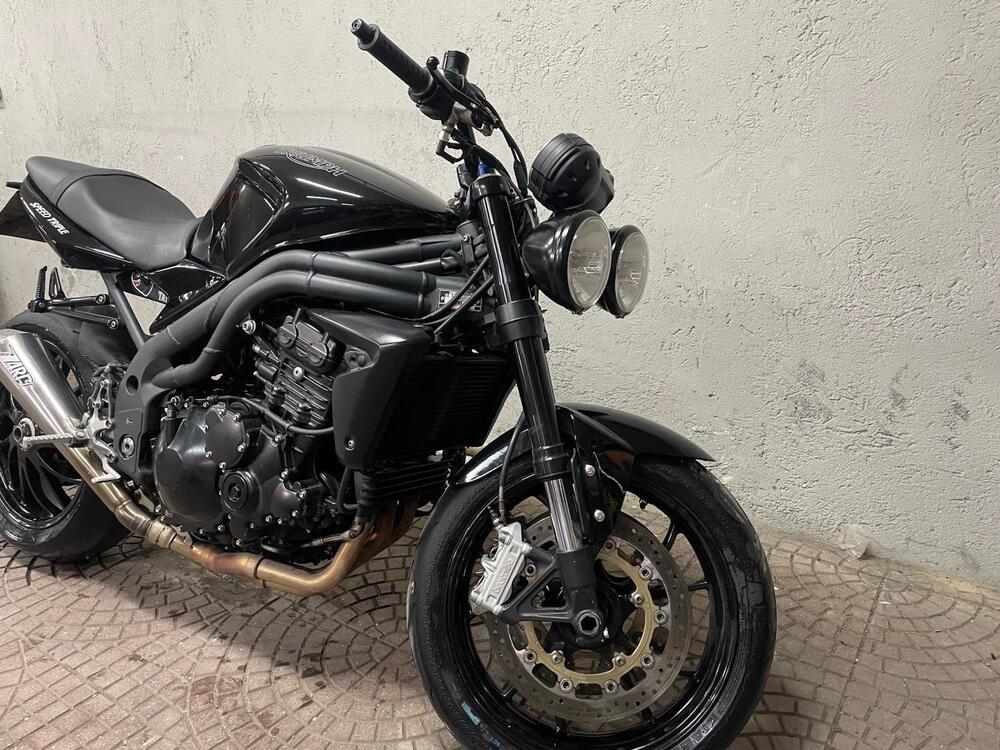 Triumph Speed Triple 1050 (2005 - 11) (2)