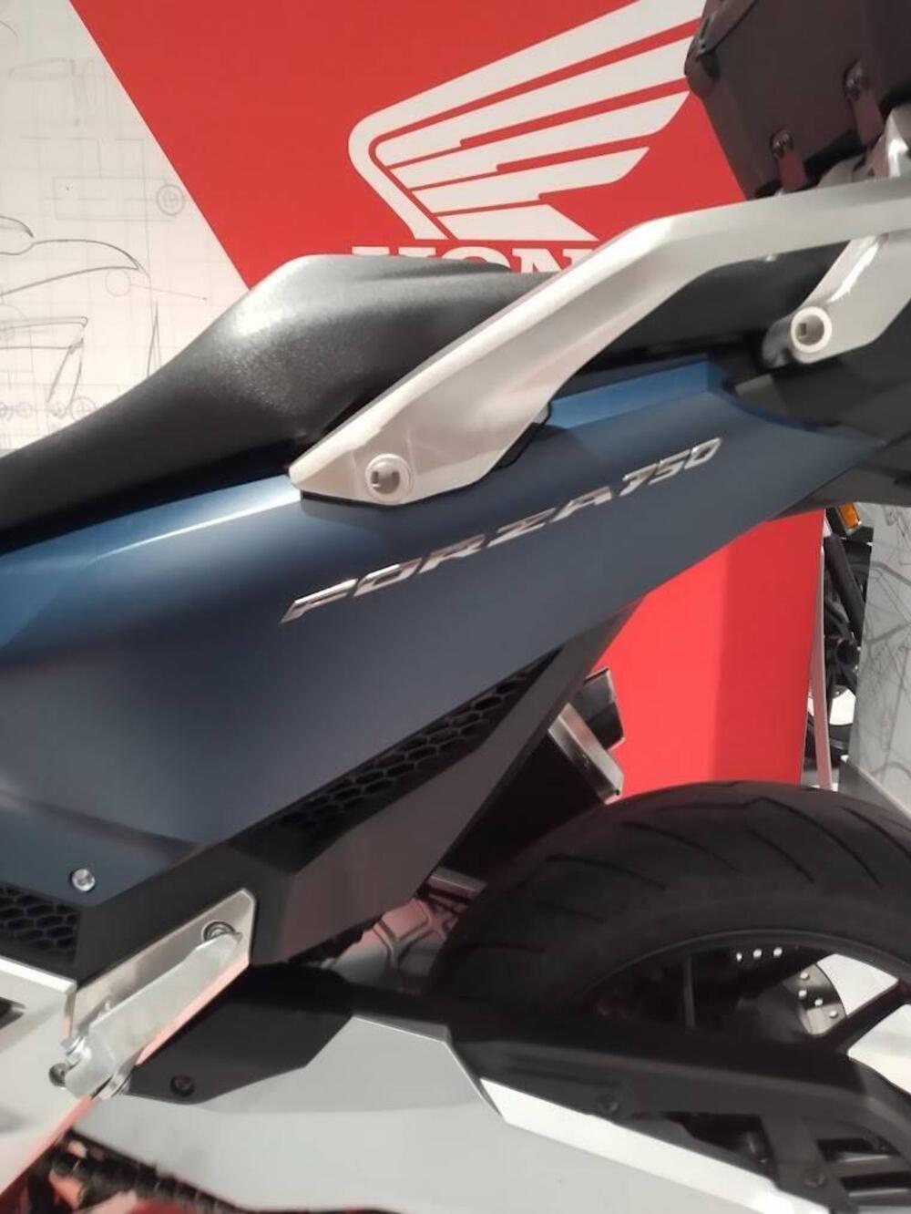 Honda Forza 750 DCT Urban (2021 - 24) (4)