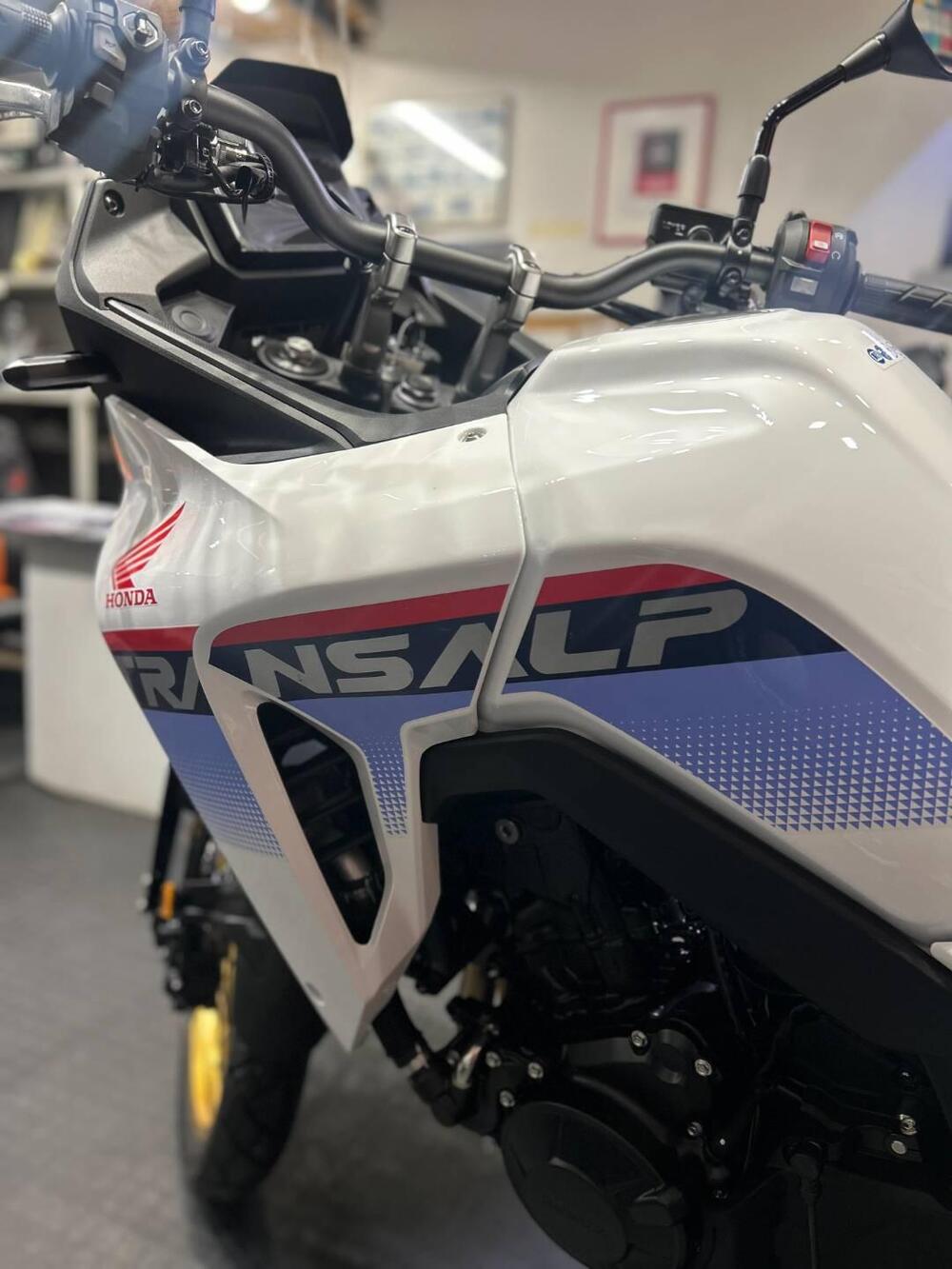 Honda Transalp XL750 (2025) (4)