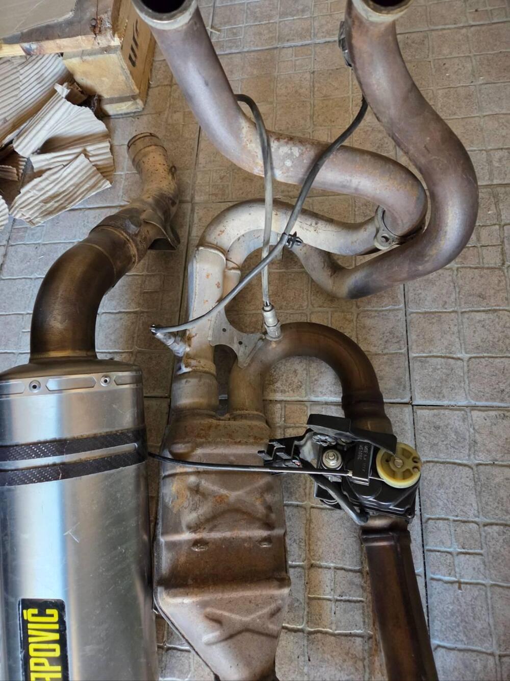 Vendo bellissima marmitta Akrapovic usata sul VFR (4)