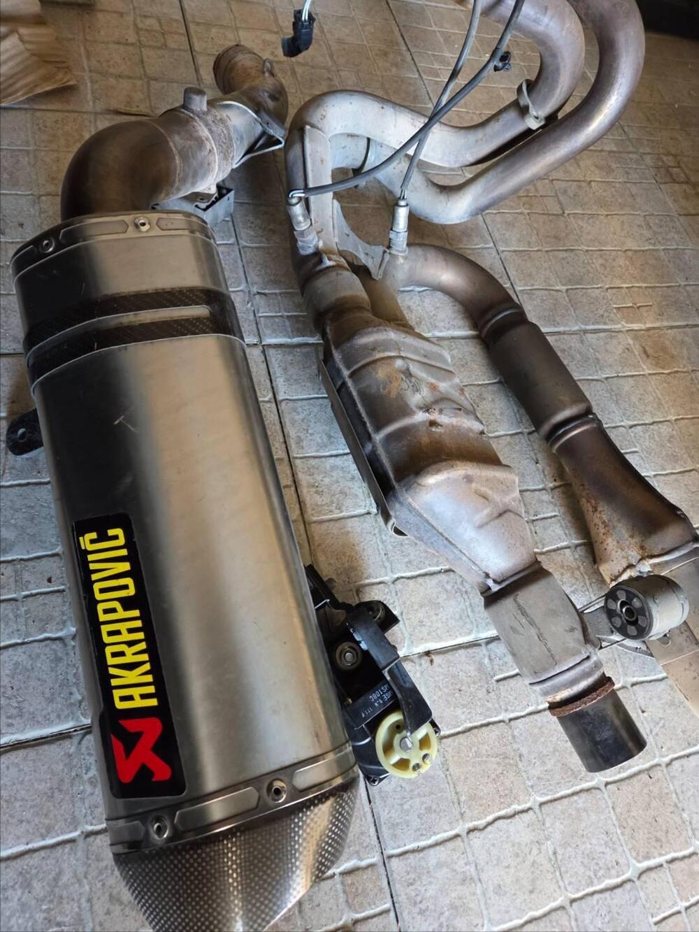 Vendo bellissima marmitta Akrapovic usata sul VFR (5)