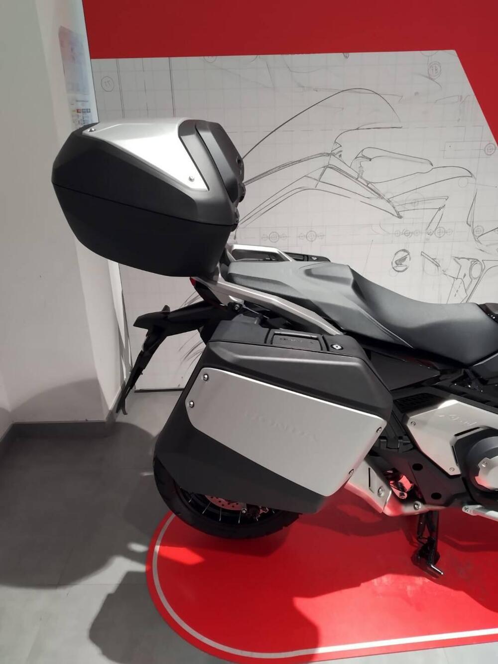 Honda X-ADV 750 Travel (2025 - 26) (3)