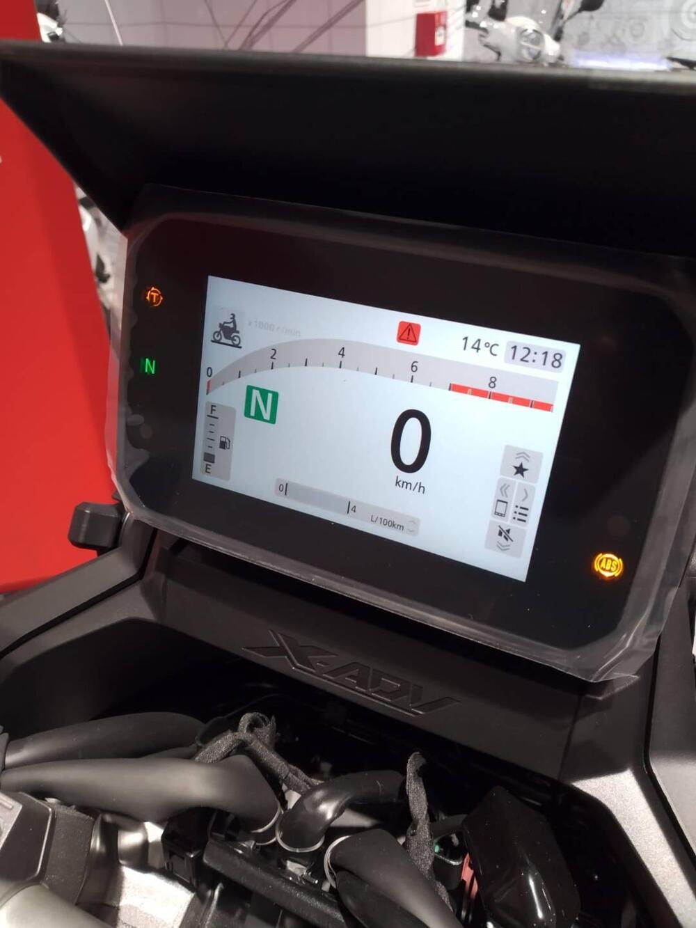 Honda X-ADV 750 Travel (2025 - 26) (4)