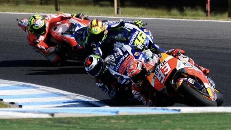 MotoGP 2026. Rossi vs Marquez, gli incidenti con gli animali, Capirossi campione e altri: i momenti iconici della storia di Phillip Island