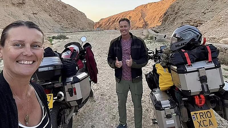 Craig e Lindsay Foreman, i due motociclisti globetrotter condannati in Iran senza prove a 10 anni per spionaggio 