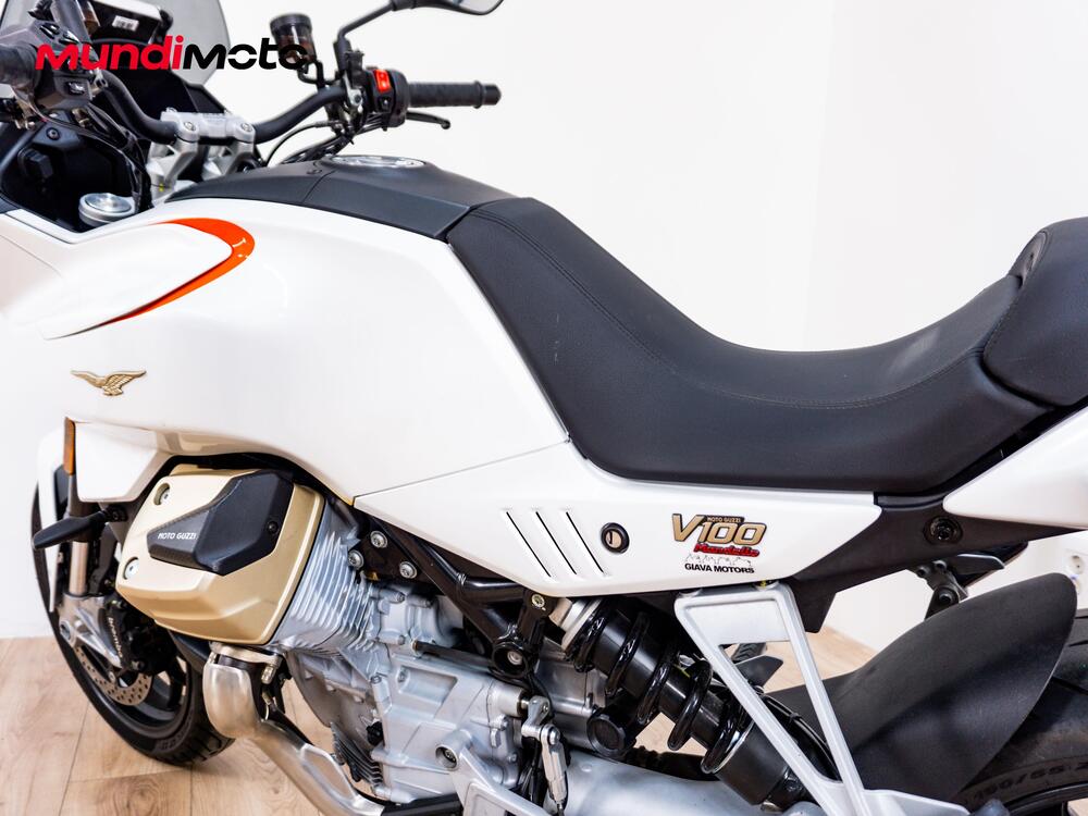 Moto Guzzi V100 Mandello (2022 - 24) (10)