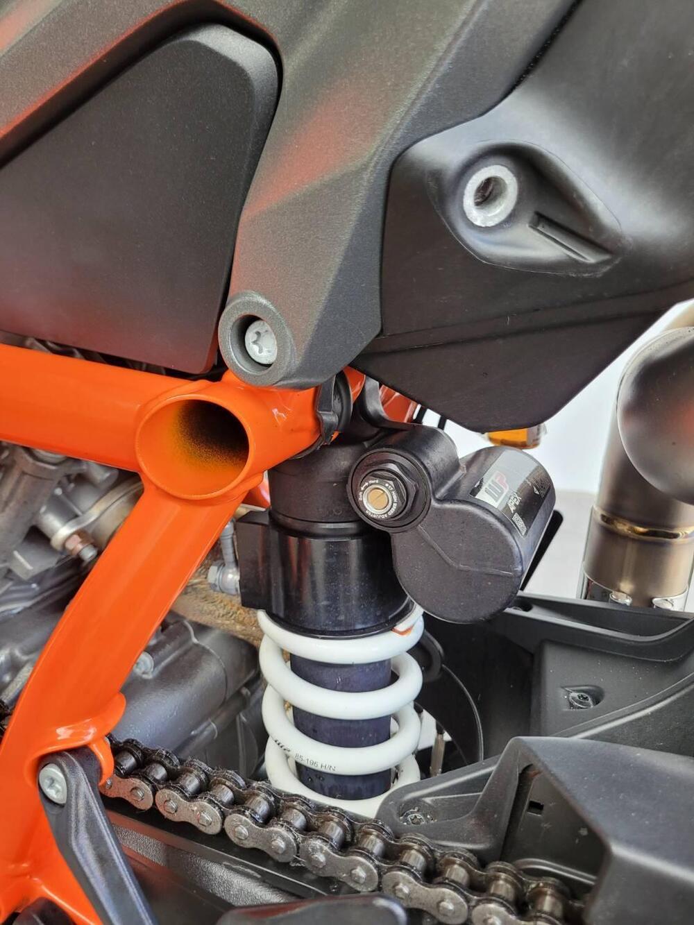 KTM 1290 Super Duke R (2021) (13)