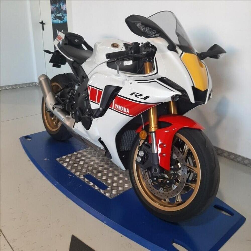 Yamaha YZF R1 World GP 60th Anniversary (2022 - 23) (2)