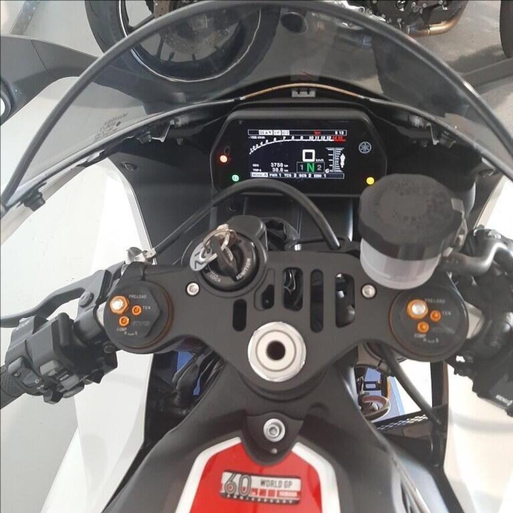 Yamaha YZF R1 World GP 60th Anniversary (2022 - 23) (11)